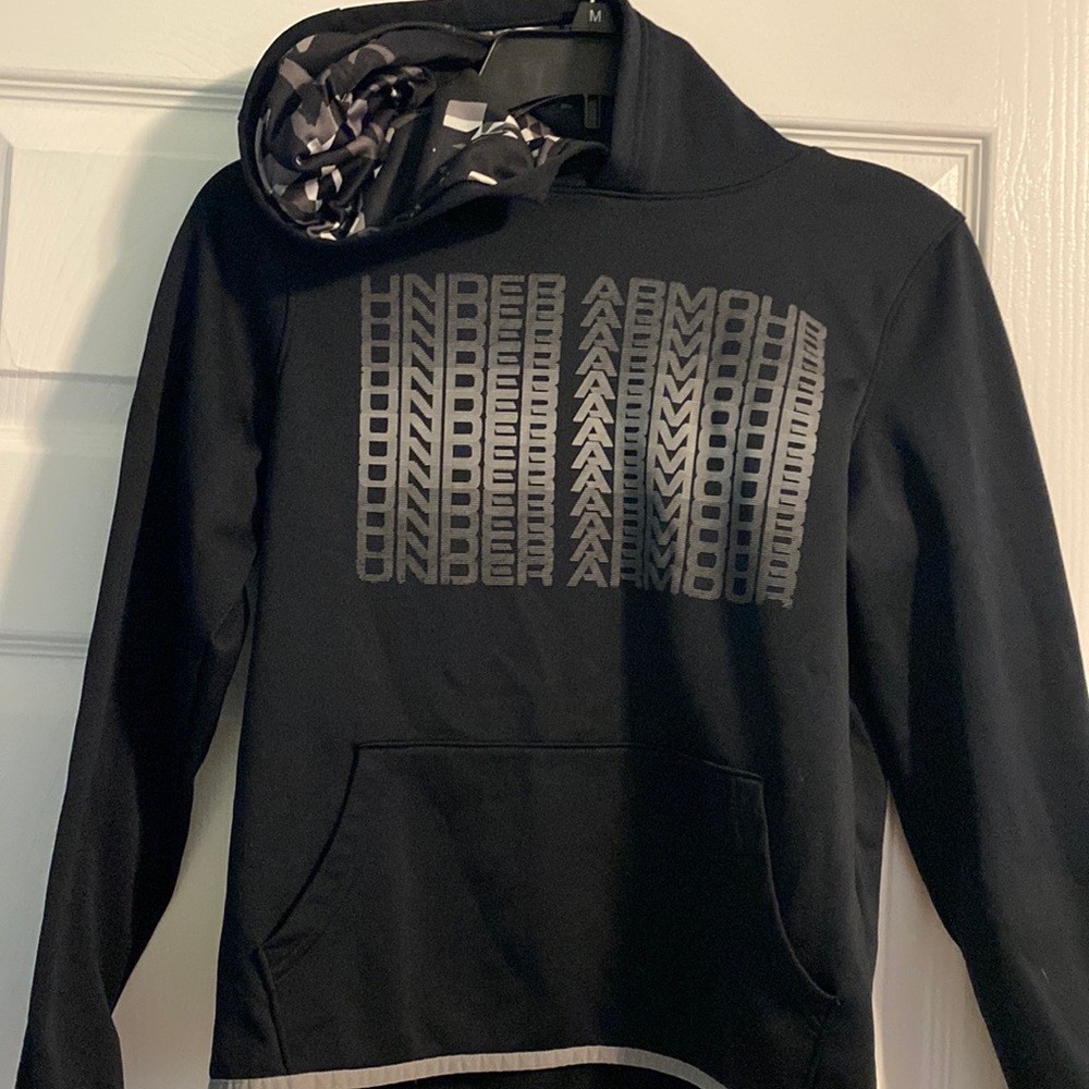 Boys youth large black under armour sweatshirt